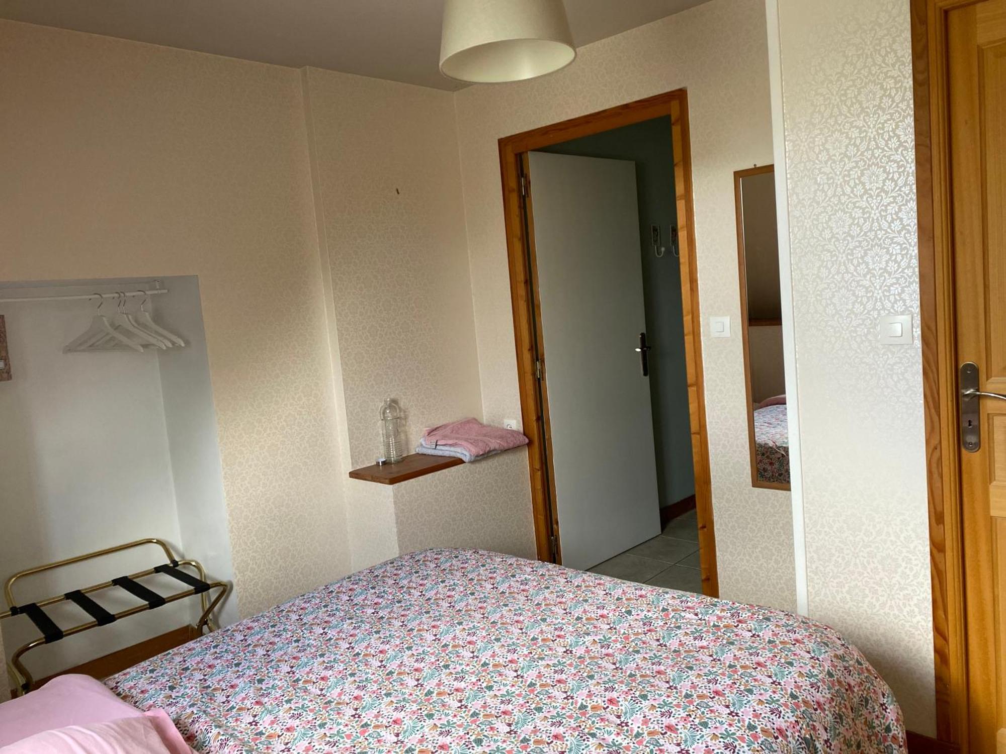 Chambre De Rose - Le Refuge Des Parachutistes - En Bordure Du Marais Neuville-au-Plain Exterior photo